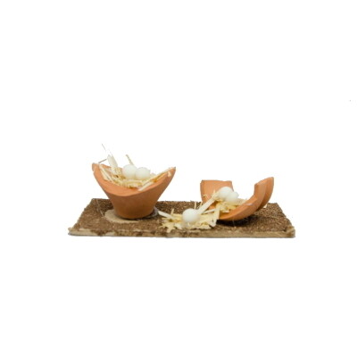 Kapotte kruik met eieren  10x5x3 cm