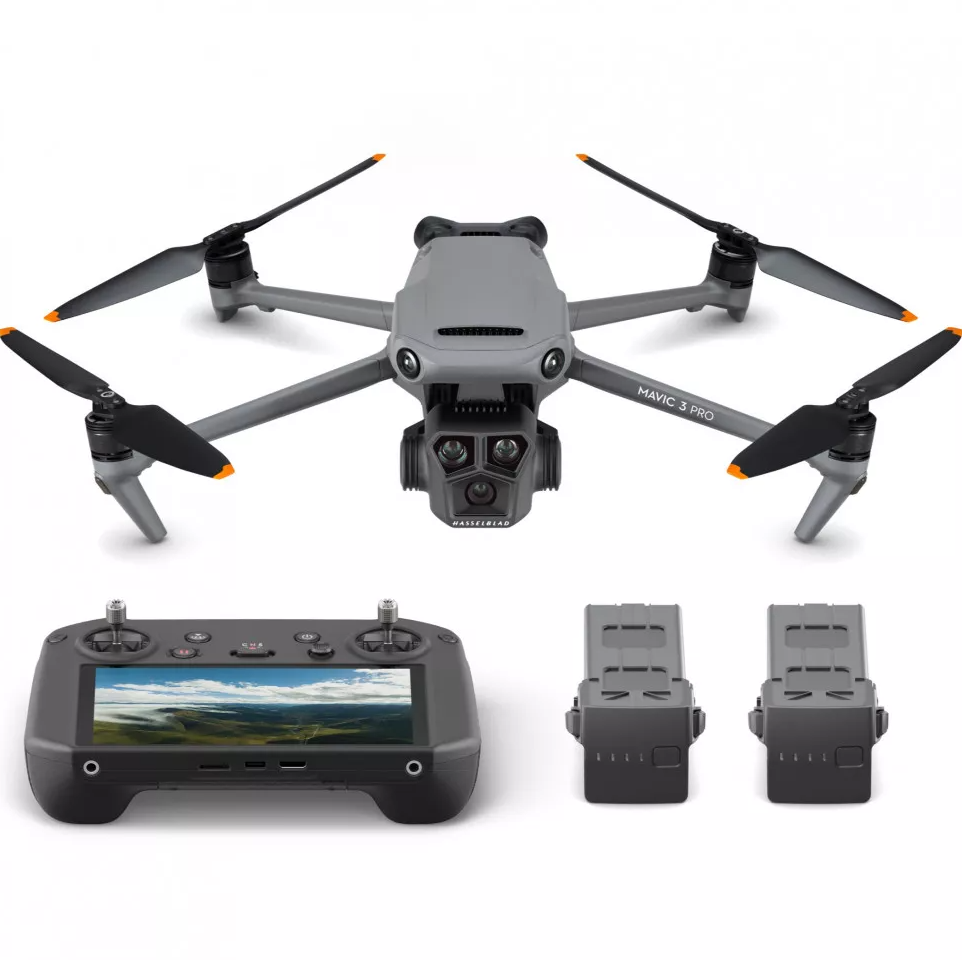 Квадрокоптер DJI Mavic 3 Pro Fly More Combo (DJI RC)