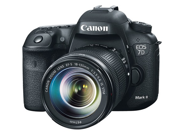 Фотоапарат Canon EOS 7D Mark 2 + об’єктив 18-135mm f/3.5-5.6 IS STM
