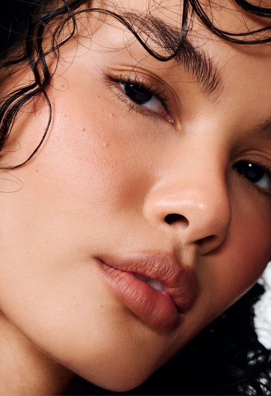 RHODE - peptide lip shape | Twist