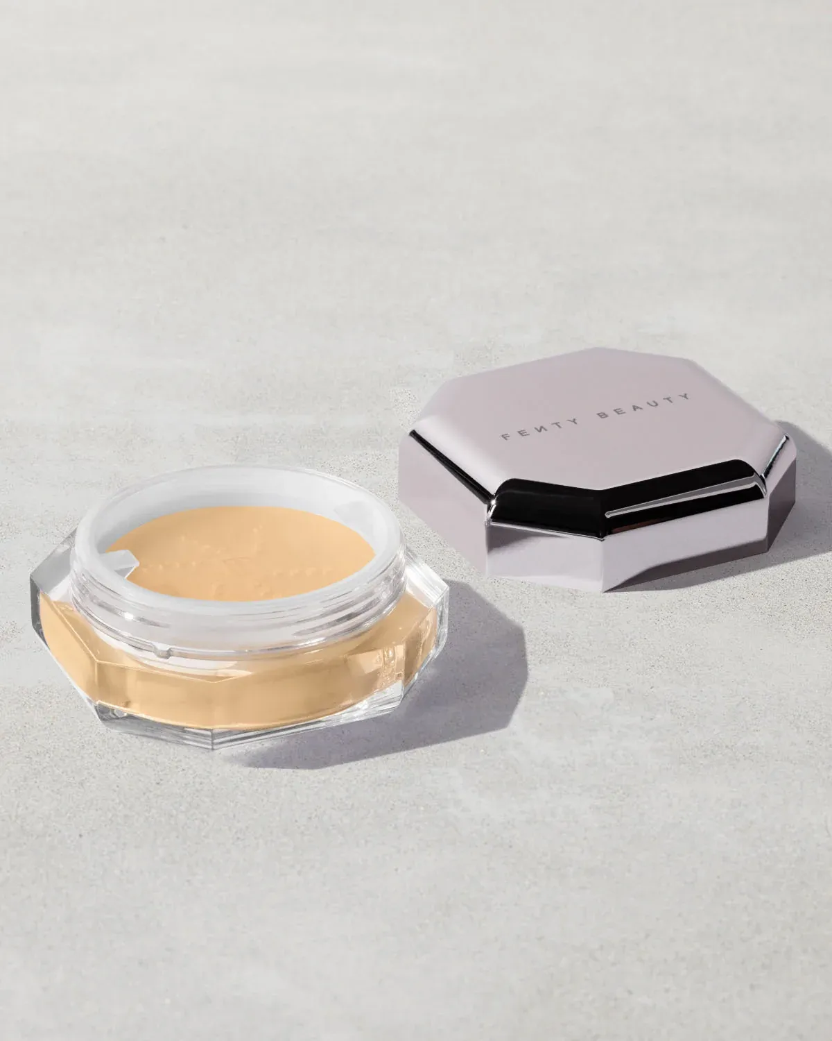 Fenty Beauty - Set it Down Superfine Blurring Setting Powder | 04 Banana