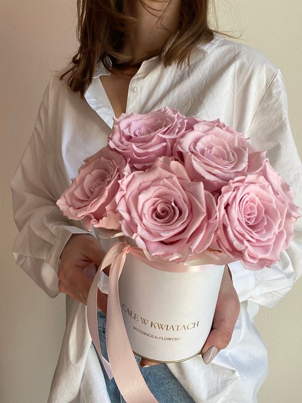 Wieczne róże w pudełku