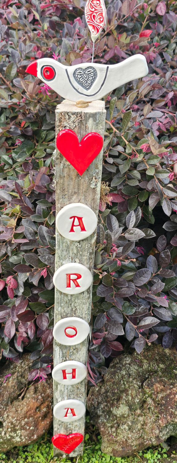 Aroha totara  post large