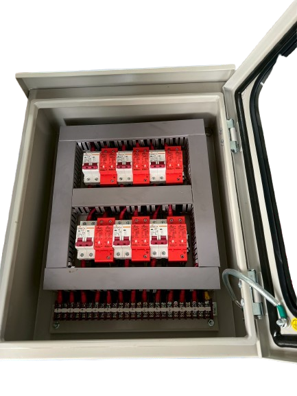 SOLAR DC BREAKER BOX 1000V/25A WITH SPD +/- 6 INPUT