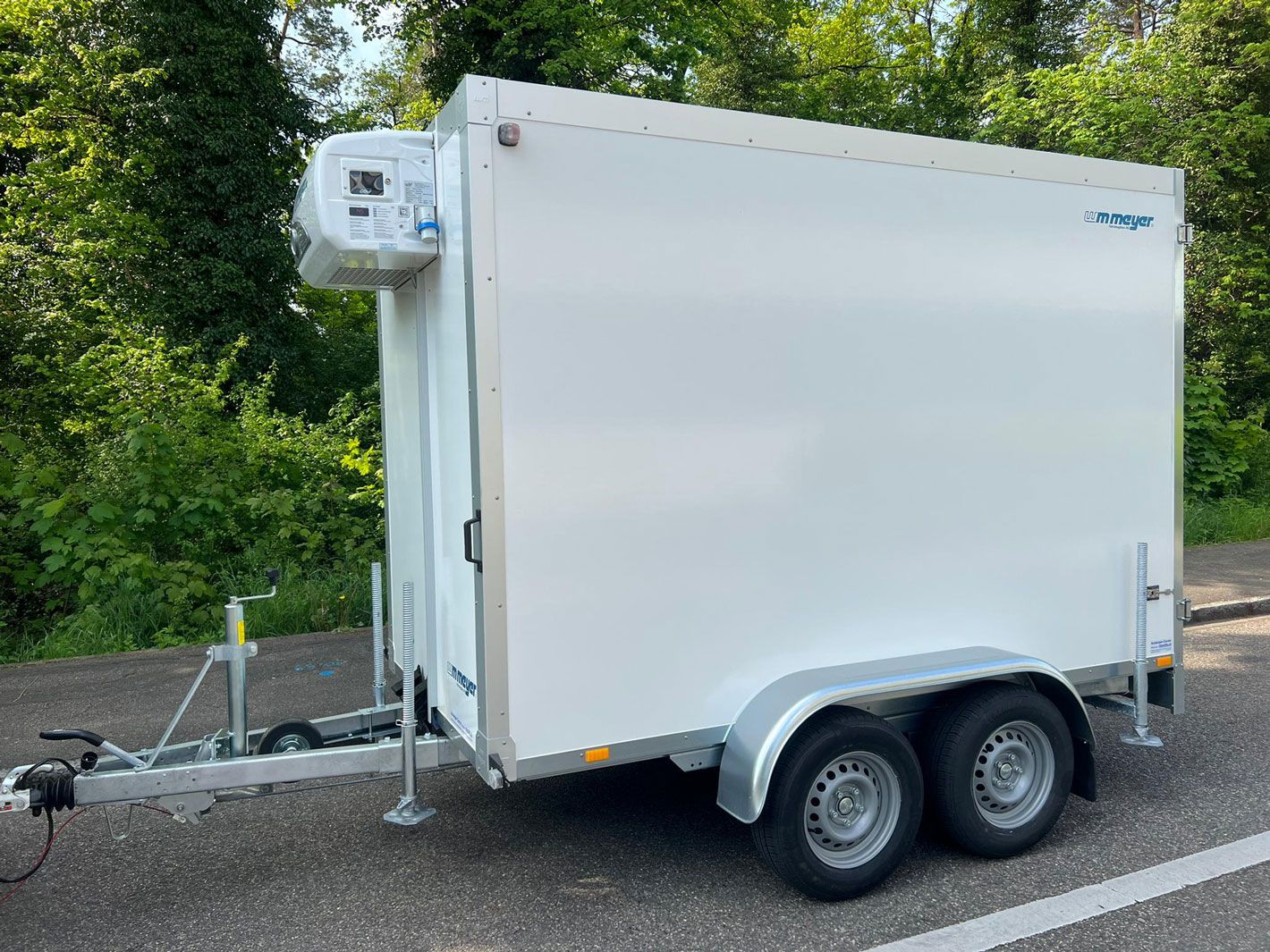 Kühl- und Transportanhänger