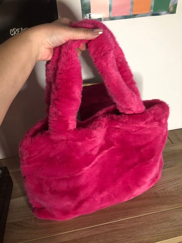 Faux fur city tas groot - Fuschia.