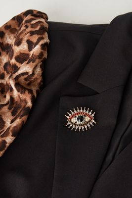 Broches.