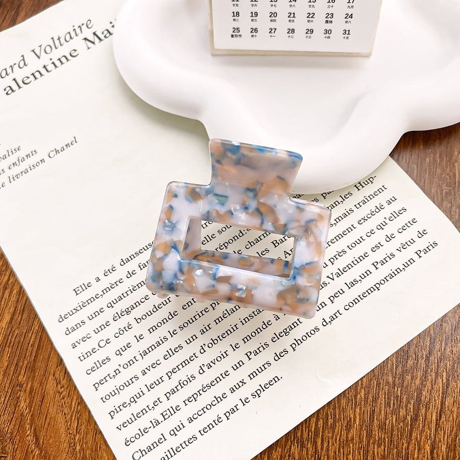 Eenvoudige serie elegante kleurrijke acetaat haarklemmen voor dames.