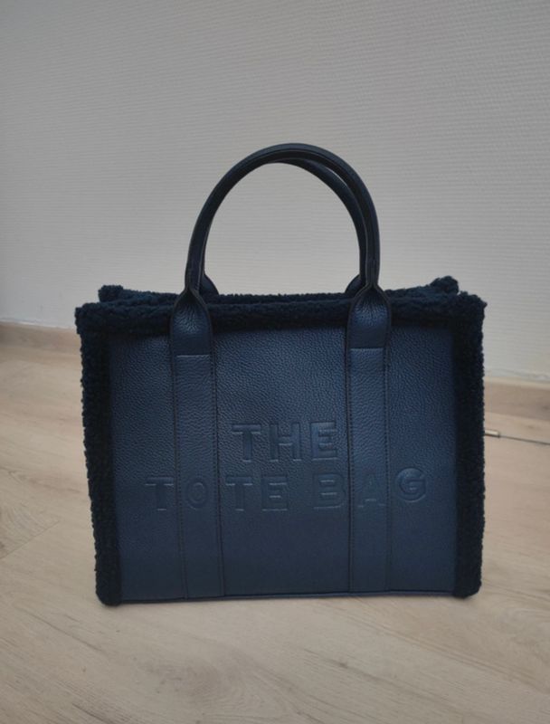 Totebag in kunstleder en teddy / Groot.