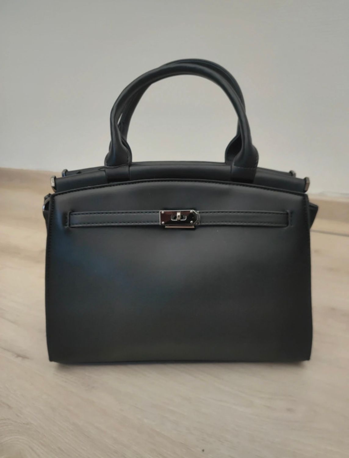 Kunstlederen handtas.