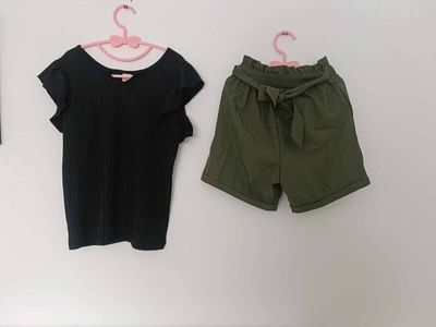 Setje Meisje Zwart Topje + Kaki short.