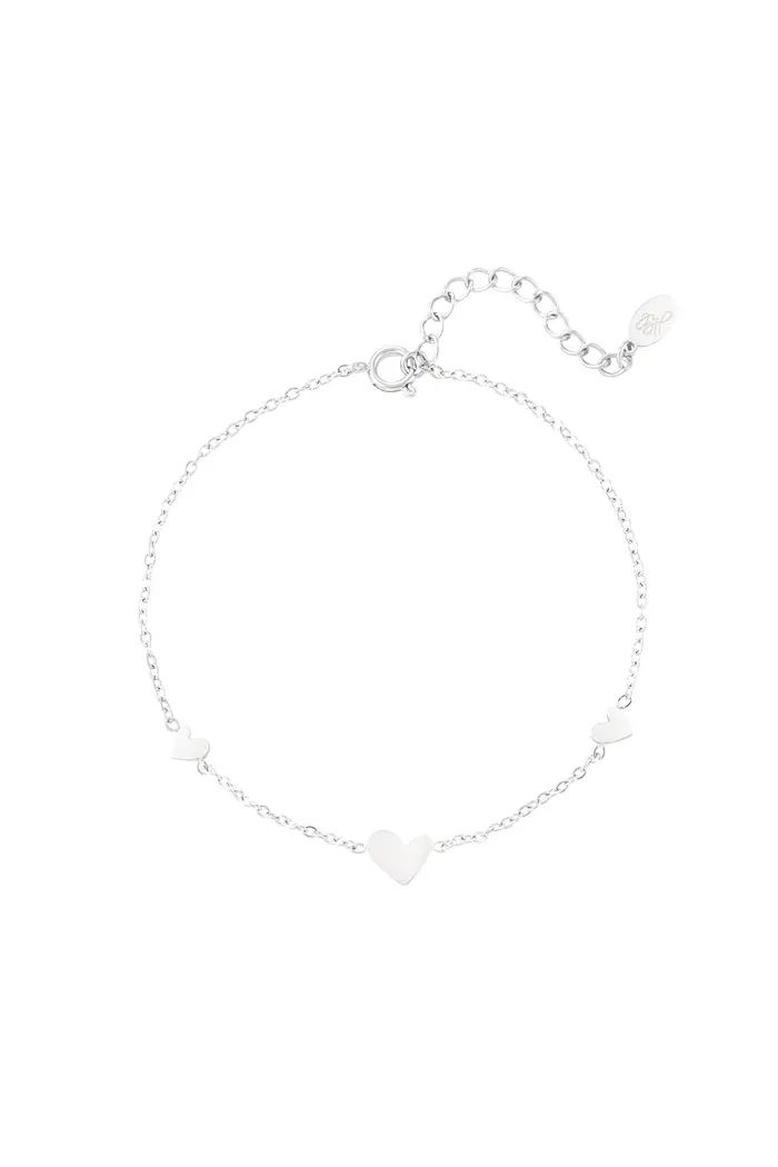 Klassieke armband met hartjes.