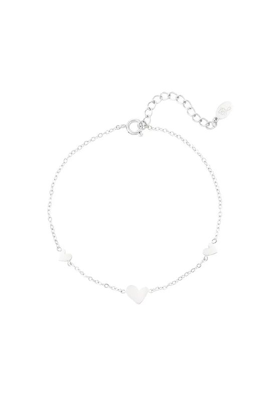 Klassieke armband met hartjes.