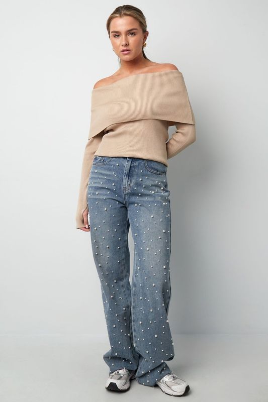 Basic off shoulder top.