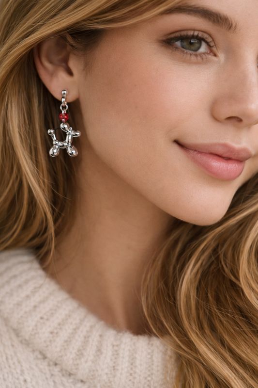 Balloon dog oorbellen.