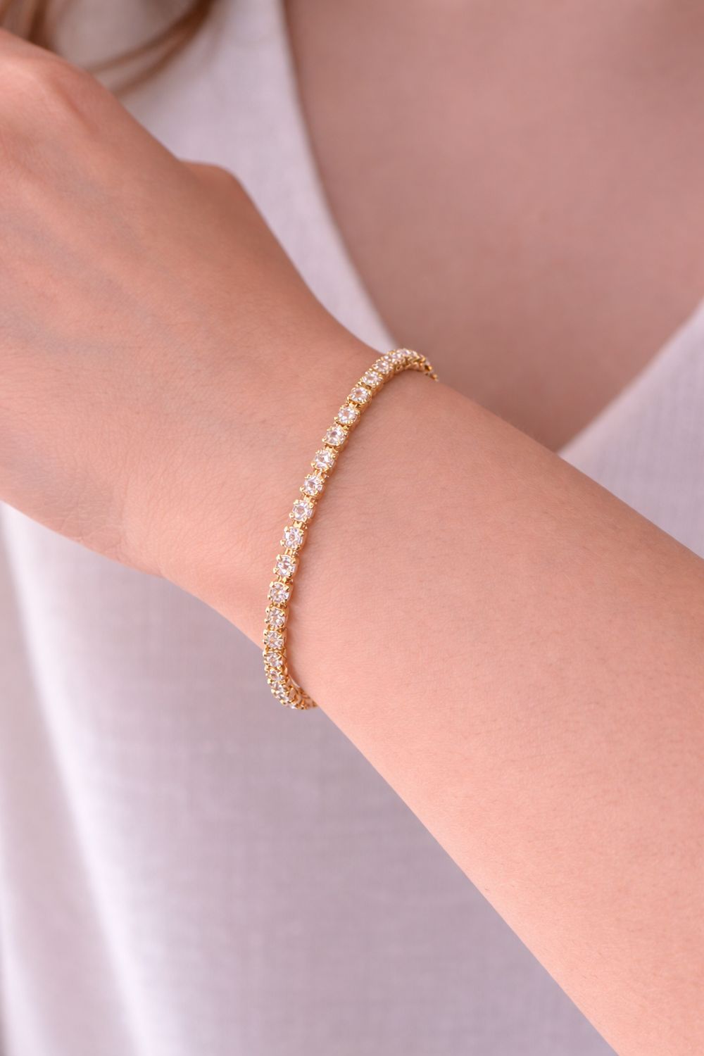 Goudkleurige armband.