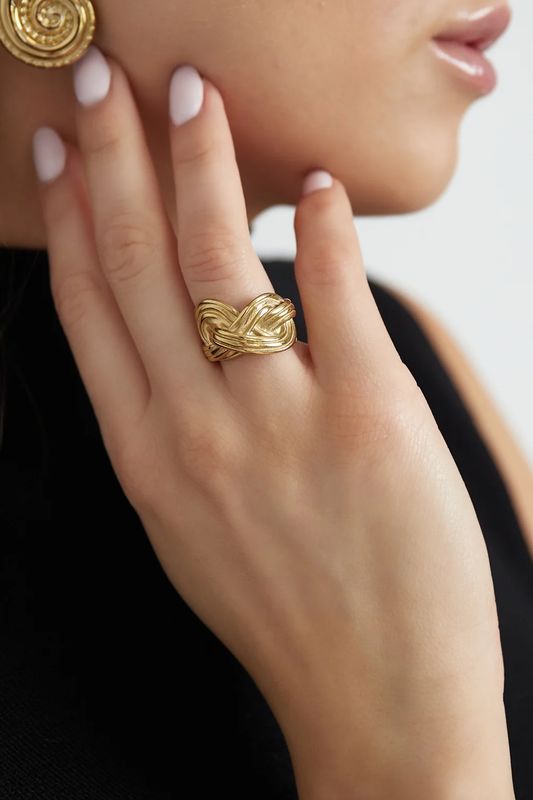 Dubbele knoop ring.