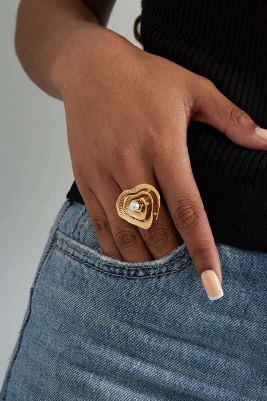 Statement hartjes ring met parel.