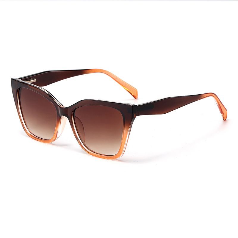 Vintage zonnebril voor dames met luipaardprint.