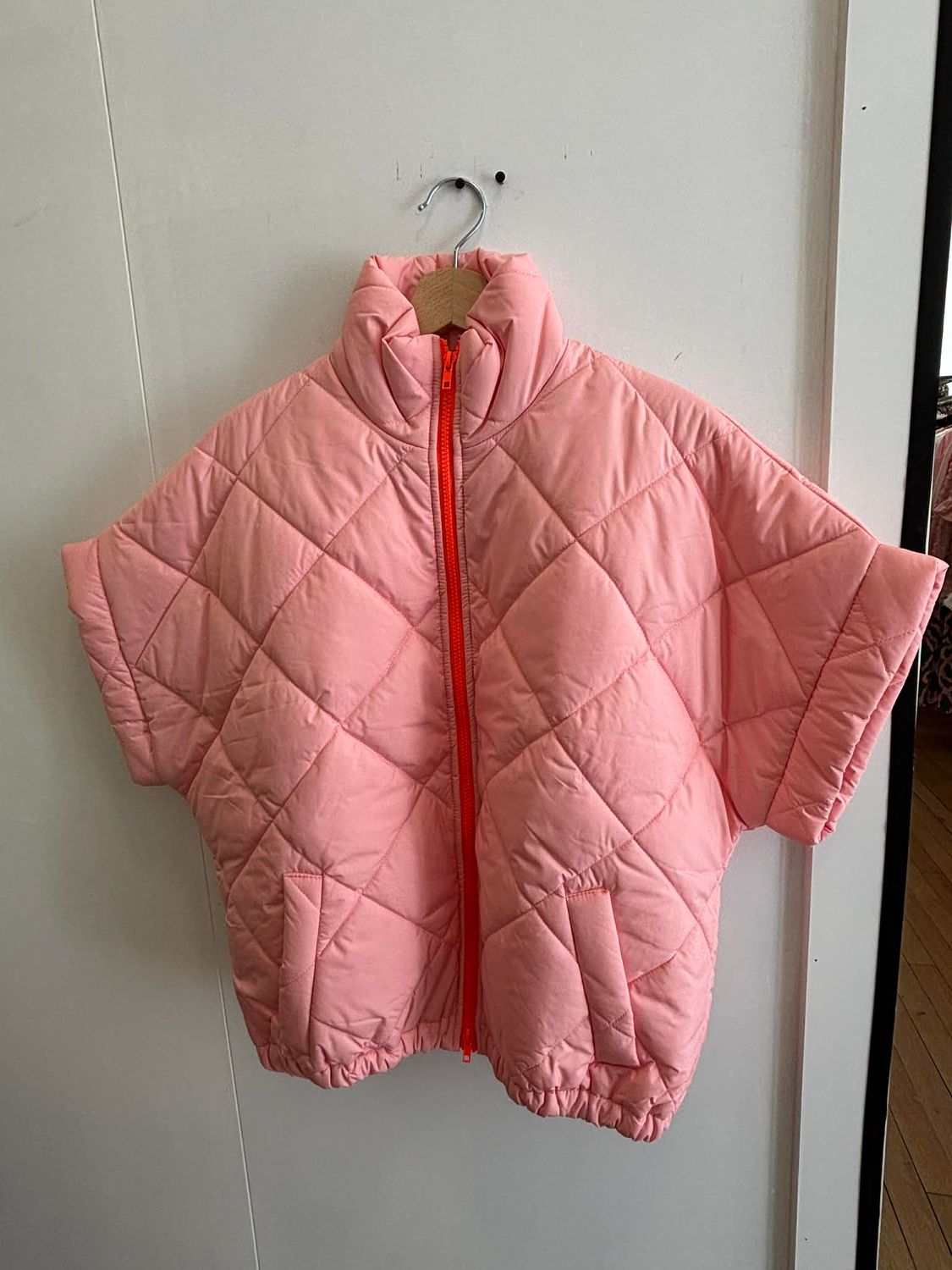 Bodywarmers met korte mouw.