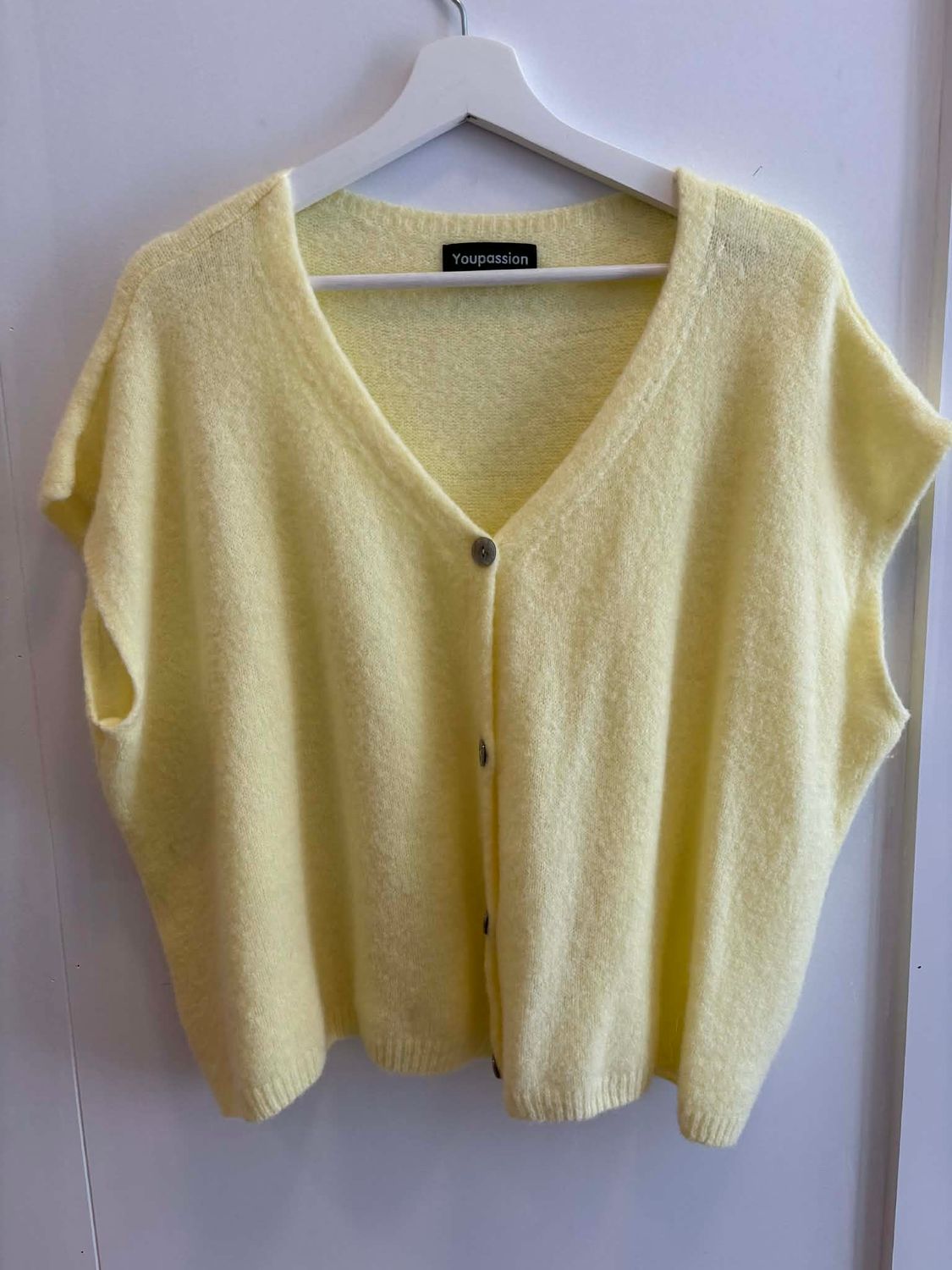 Cardigan met korte mouw.