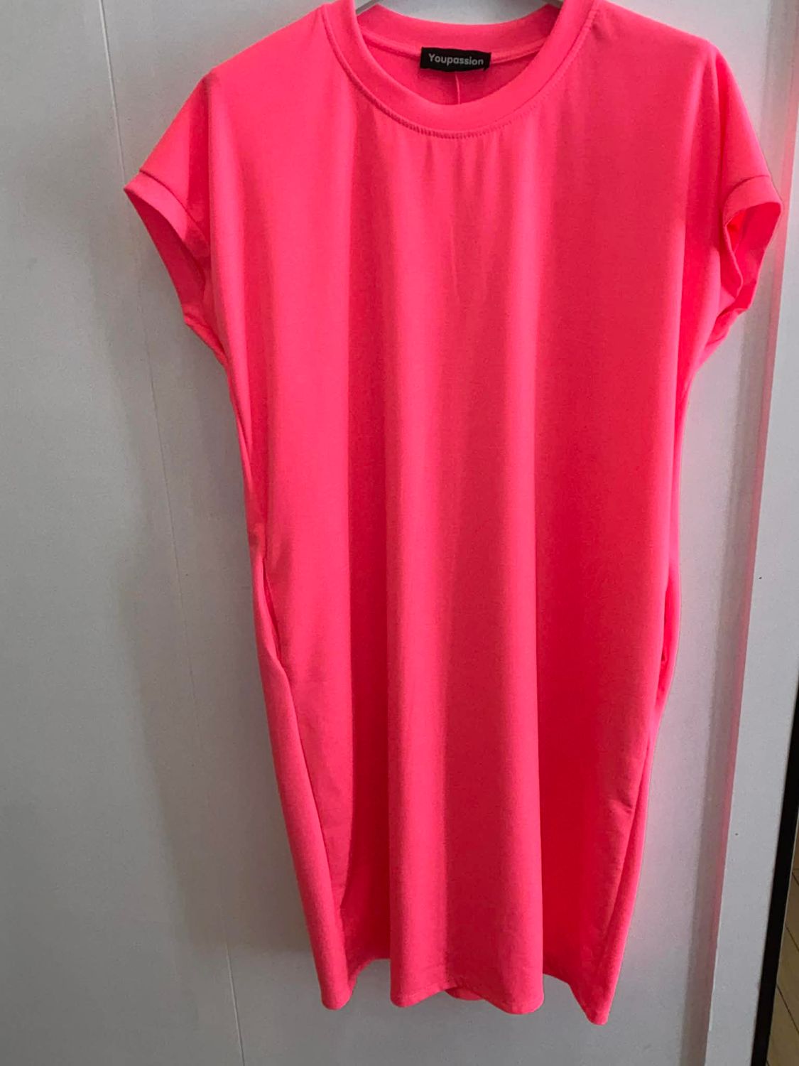 Zomerjurken in felle kleuren.