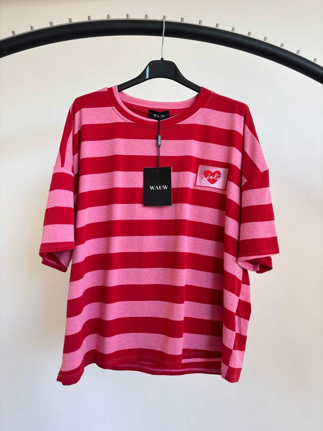 T-shirt met streepjes.