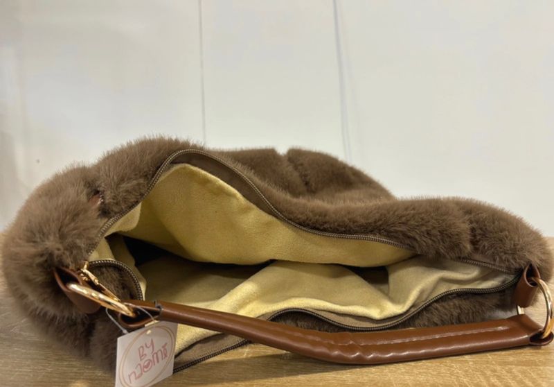 Teddy handtas - Warm, Trendy &amp; Tijdloos.