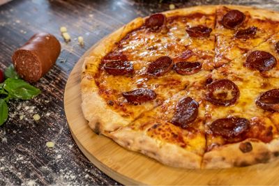 21. Pizza Sucuk 40cm