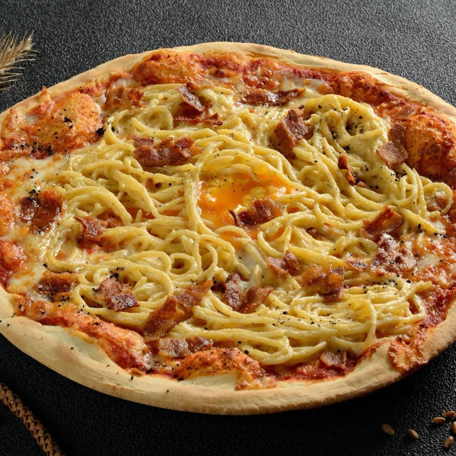 24. Pizza Spaghetti 40cm 24. Pizza Spaghetti 40cm