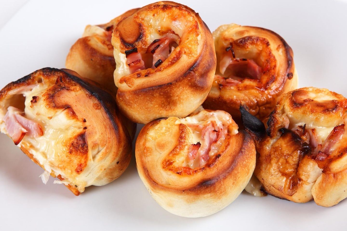 46. Pizza Brötchen mit Schinken