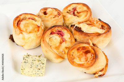 45. Pizza Brötchen mit Salami