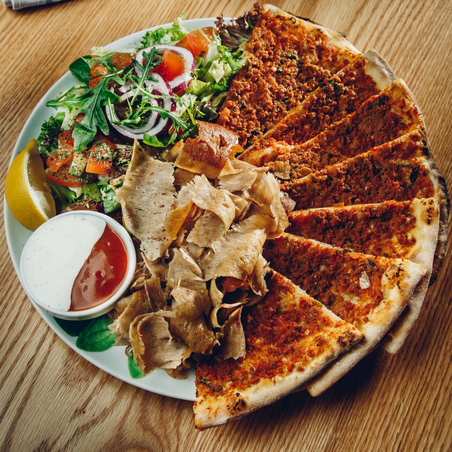 80. Lahmacun Teller Hähnchen