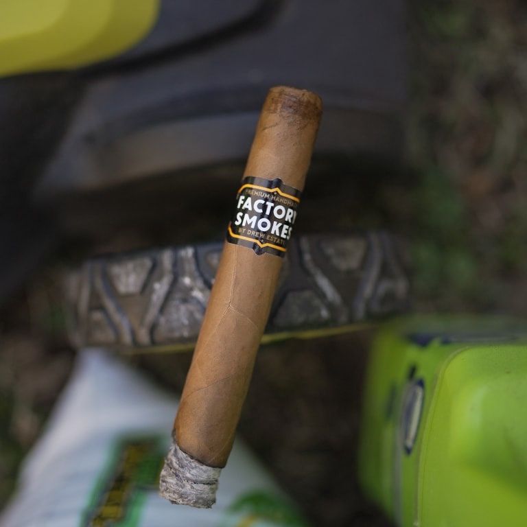Drew Estate | Factory Smokes | Shade | Robusto | (x1)