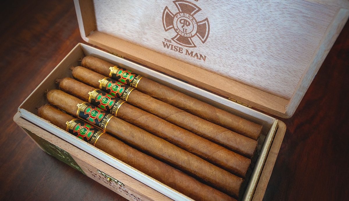 Foundation Wise Man Corojo Lancero