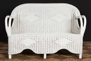 Nicola Settee