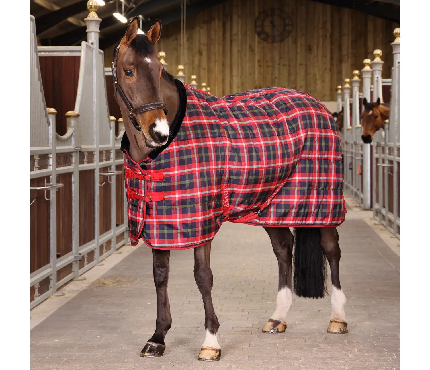 SHIRES EQUESTRIAN - Tempest Plus 200g Stable Rug, Color: Red Check, Size: 69