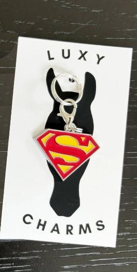 LUXY CHARMS - Superman, Color: Rouge
