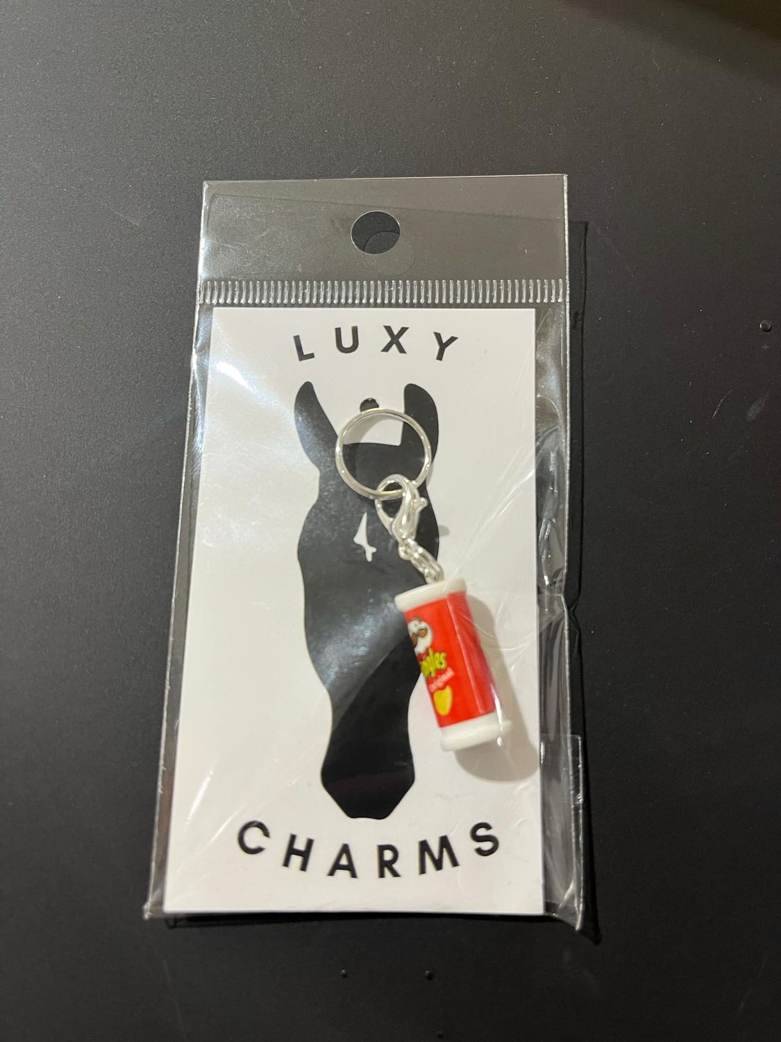 LUXY CHARMS - Pringles, Color: Rouge