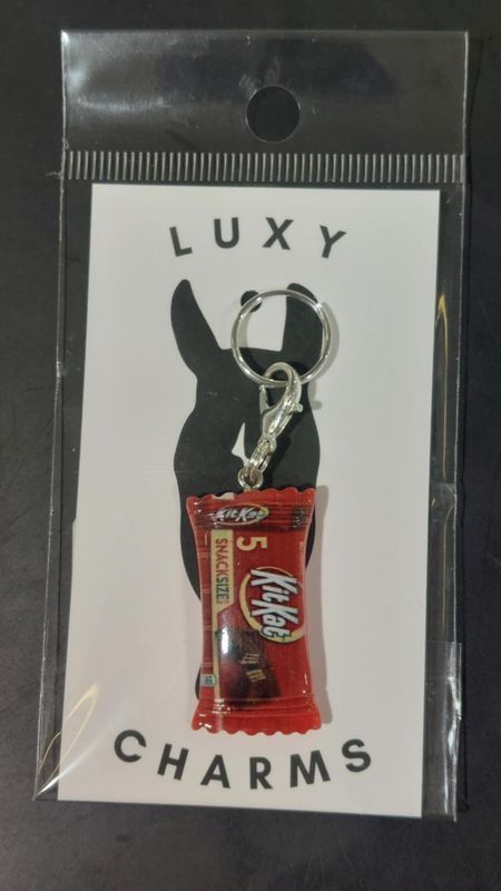 LUXY CHARMS - Kit-kat