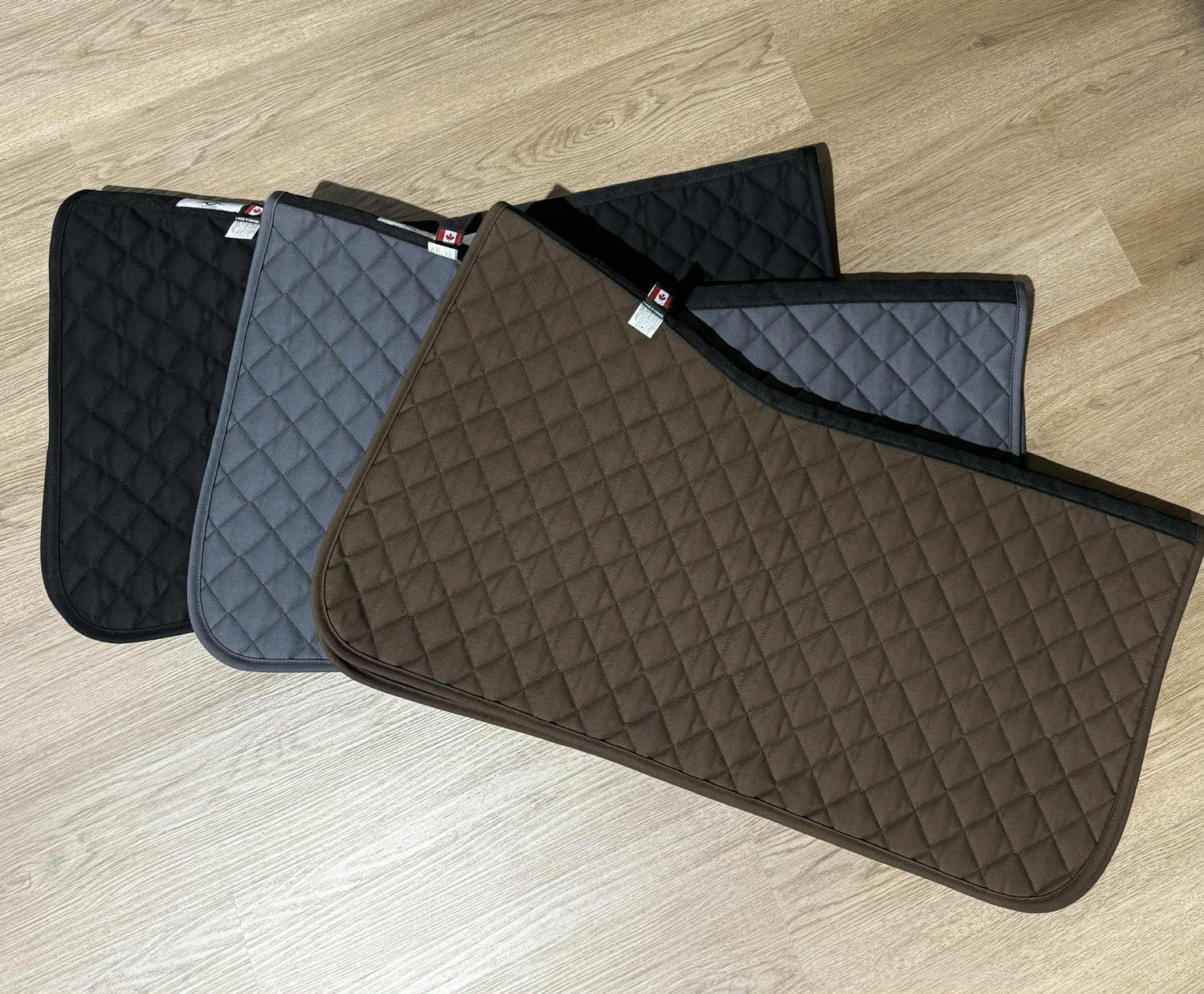 Tapis de selle Ogilvy taille réelle blanc avec garniture
