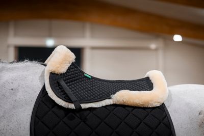 HORSEWARE - Sheepskin Halfpad Black/Natural