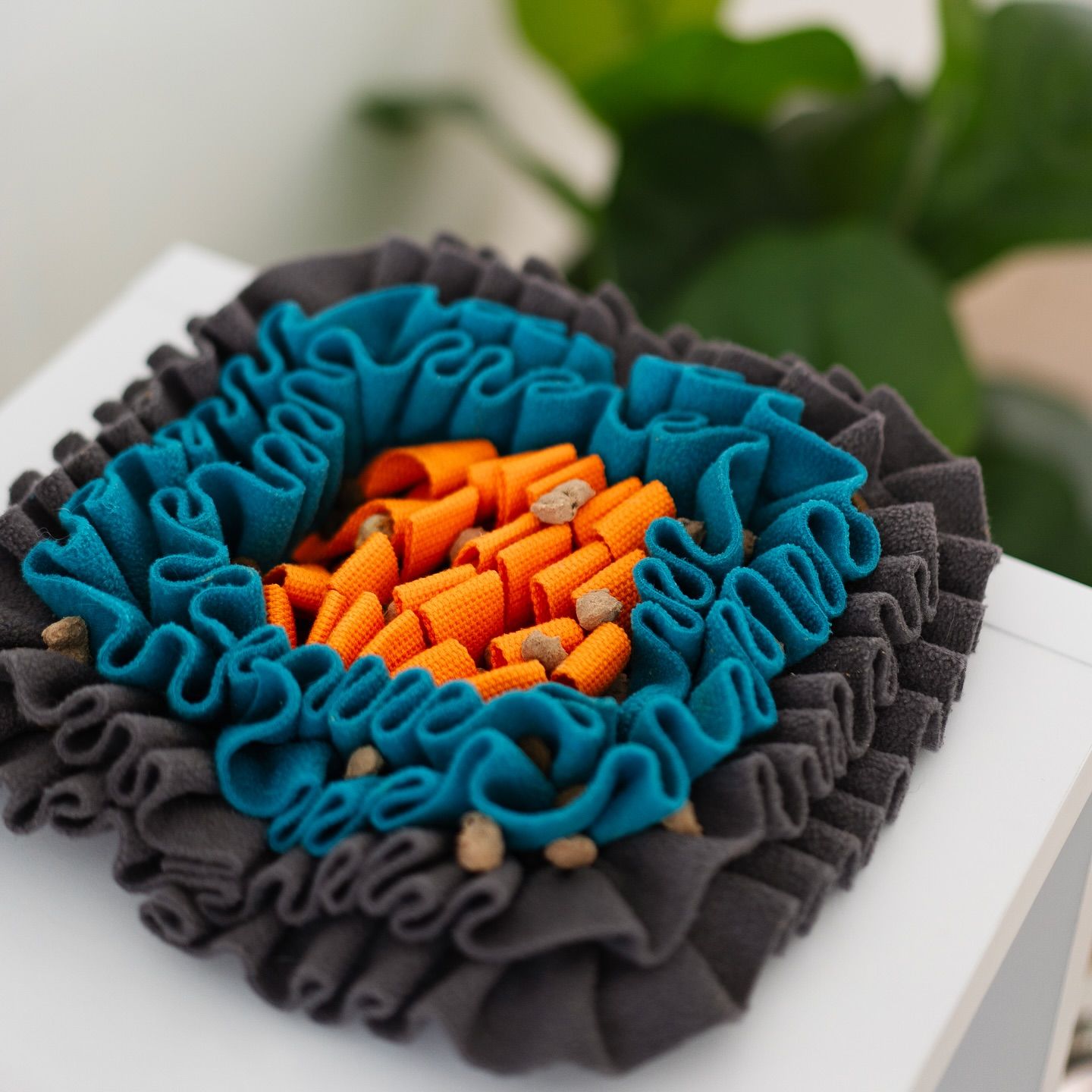 MESSY MUTTS - Round Forage Snuffle Mat, Size: 11&#39;&#39; x 11&#39;&#39;