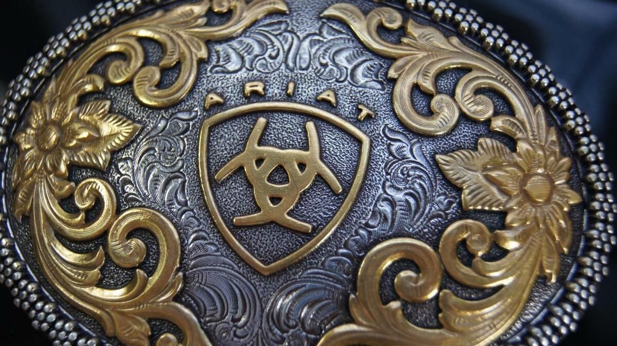 ARIAT - Oval Filigree Shield Berry Edge Belt Buckle, Color: Argent et Or