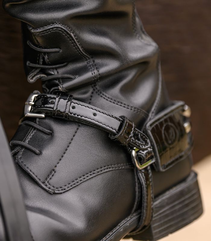 WALDHAUSEN - Patent Leather Spur Straps