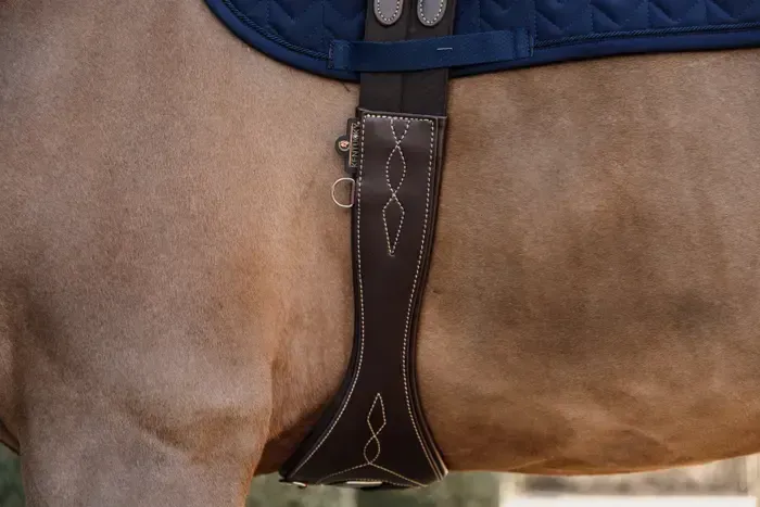 KENTUCKY HORSEWEAR - Leather Anatomic Girth, Color: Brun, Size: 115 cm