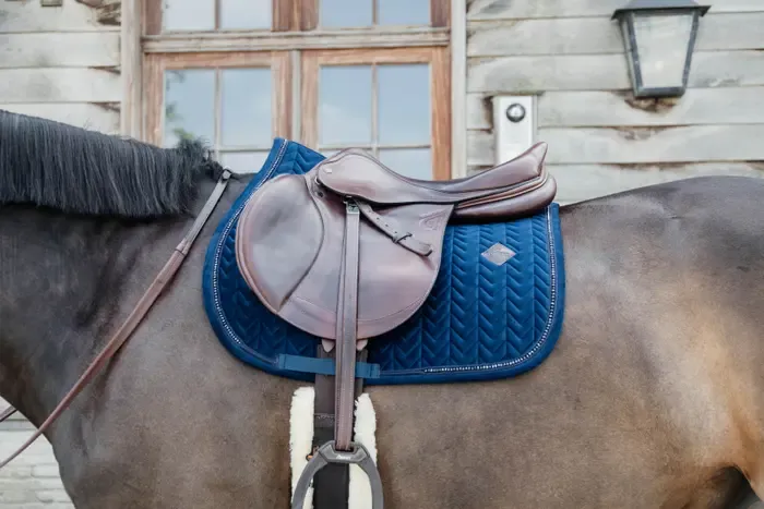 KENTUCKY HORSEWEAR - Saddle Pad Navy Velvet Pearls Jumping