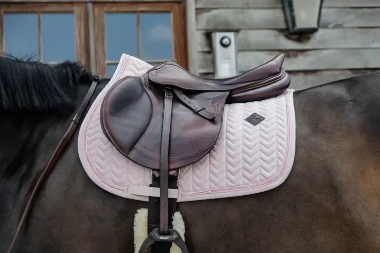 KENTUCKY HORSEWEAR - Saddle Pad Soft Rose Velvet Pearls Jumping