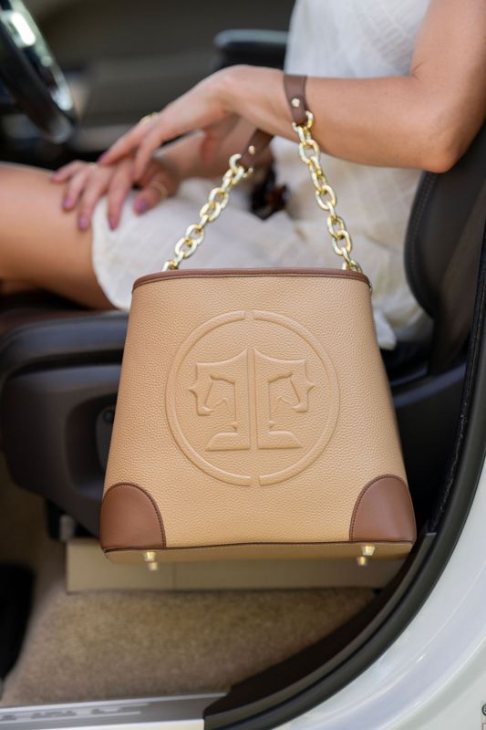 TUCKER TWEED EQUESTRIAN - The Shetland Bag - Camel/Saddle Brown