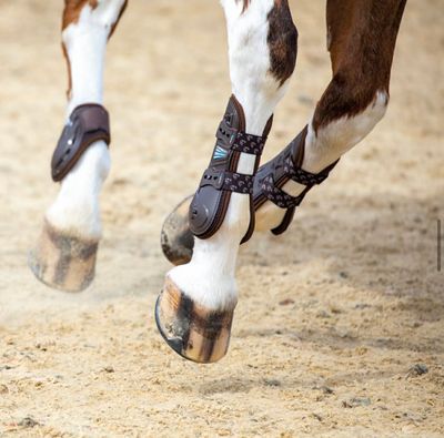 ARMA - Carbon tendon boots